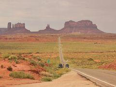 アメリカの原風景、モニュメントバレーをあとにして、次は163号線でフォーコーナーズへ向かいます。

途中、車を停めて振り返って見た絶景！