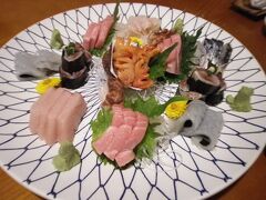 連れて行ってもらってのは、海鮮居酒屋。駅からはちょっと離れていましたが、良い店でした。

旧友との話は尽きることなく・・・

こちらのお店、

舌の肥えた知人の評価は、酔って評価できず。
当方、同じく。

