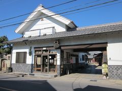 どん突きの大通り香取街道を左へ進むと白壁の「馬場本店酒造」、

歴史ある酒蔵屋さんで、初代は大和国からの糀屋としてこの地で営業、銘酒「糀善」や大吟醸「海舟散人」が誕生してます。では、折角なので蔵見学させて頂きます?。
「最上白味醂」が有名なんですね？…、買って帰りたいです！。