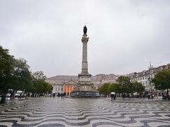 ロシオ広場のこのモザイク。
マカオのセナド広場にどことなく似ています。
さすがポルトガル領。
