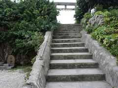 ホエールウォッチングがキャンセルになったし、とりあえずロワジールの裏の三重城(ミーグスク）に来てみました。