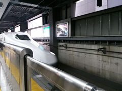 びーあんびしゃーす！
と歌いたくなるのはTOKIOも好きだからか、それともここが品川駅のホームだからか（笑）。
新幹線が入ってくるところを上手に撮影できた試しがありません。