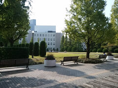 荷物を預けにホテルに向かったら、その道すがら今回一緒に入る友人にバッタリ遭遇。
その時は一瞬で別れて（笑）、ホテルまで母の友人ご夫妻が車で迎えにきて下さり、向かったのはノリタケガーデン。