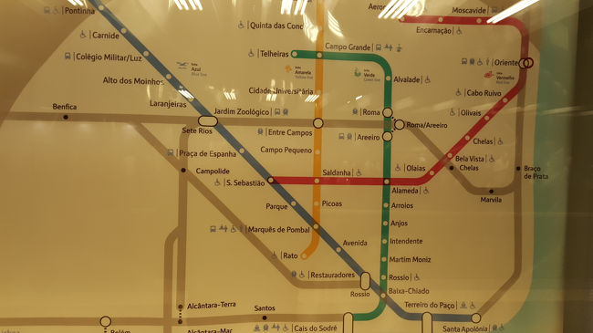 路線はこんな感じ。赤い線が空港から出ている地下鉄です。写真の上部にあるのが空港の駅です。