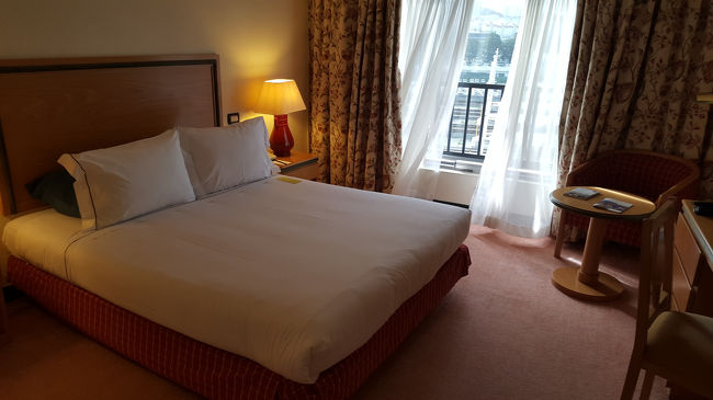 部屋はこんな感じです。可もなく不可もなくです。