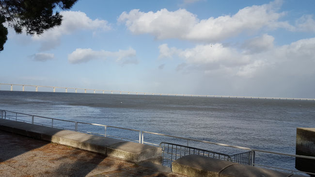 来ましたテージョ川。大航海時代に、この川から多くの船が航海に出ていったそうです。うーん、感慨深いですねー。