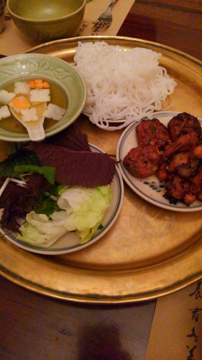 ハノイ名物ブンチャーに、