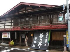 古い町並みが残る中町こみせ通りを歩きます。