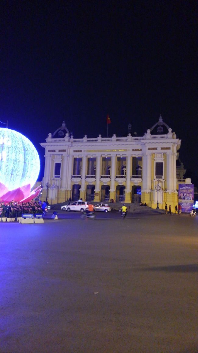 こちらも定番、オペラ座を見学します♪