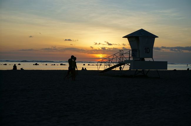 アラモアナセンターで買い物しつつ、<br /><br />サンセットもみたいと思って<br />ビーチまで。