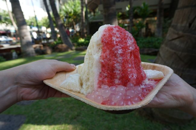 汗たくさんかいたので<br />食べるなら今だろうということでシェイブアイス。<br /><br />おもちとプチプチしたゼリーと<br />イチゴみるくとさわやかミント。<br />おいしかった！