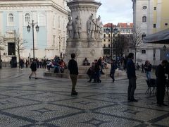 ロシオ駅に着いた後はホテルに戻って腹ごしらえ＆休憩。
ドッと疲れと寂しさを感じてホテルから出たくなったけど、せっかく海外に来たんだから楽しまなきゃ！と自分を奮い立たせて？街歩きへ出発。

観光客に人気の市電28番に乗るためフィゲイラ広場へやって来ました。