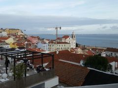 ポルタスドソル広場。
カテドラルを見てからの予定だったけど乗り過ごしてしまい、夕焼けに染まる街並みを見る予定だった広場へ予定よりも早く到着。
しかし、天気が悪くてきれいな夕焼けを見るのは難しそうなので諦めて歩いてカテドラルまで戻ることに。