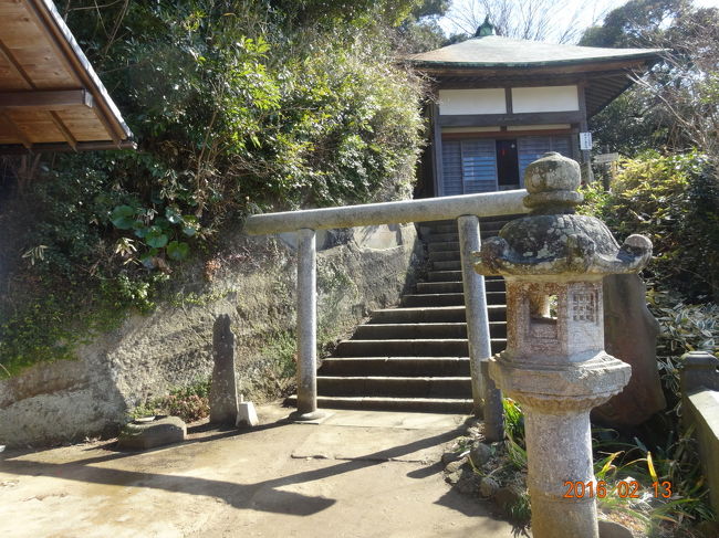 ここから山に入って行きます