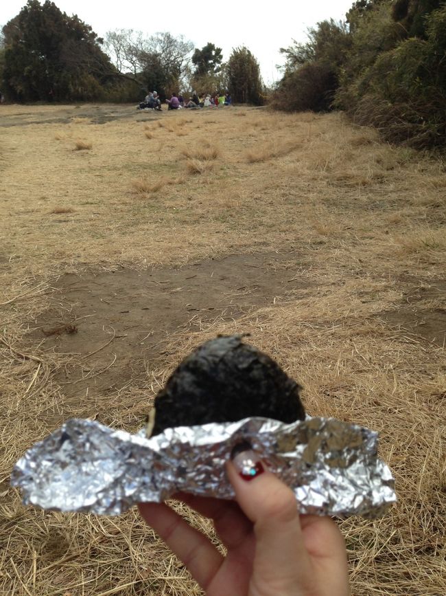 おにぎり食べます