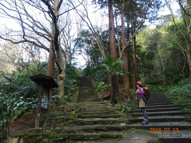 階段の先にあります