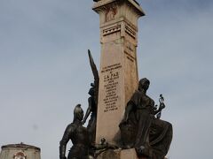 続いてムリリョ広場。
ボリビア独立の英雄ムリリョの像。