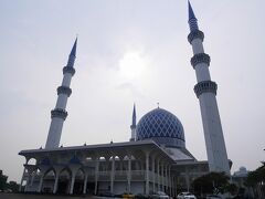 「Sultan Salahuddin Abdul Aziz Shah Mosque（ブルーモスク）」

１５時過ぎ、
ＫＴＭコミューター駅からタクシーで約１０分、Shah Alam到着。





