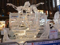 早速ですが、2016年札幌雪まつり。
まずは夜の「すすきの会場」へ。

こちらの会場は氷像中心ですが、夜のネオンにキラキラしています。