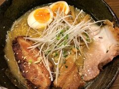 氷像を堪能して、そのあとは札幌ラーメン。
札幌駅前のエスタの中にある「札幌ら〜めん共和国」へ。

今回いただいたのは、「らーめん　そら」の３種の肉盛り味噌。
おいしくいただきました。

