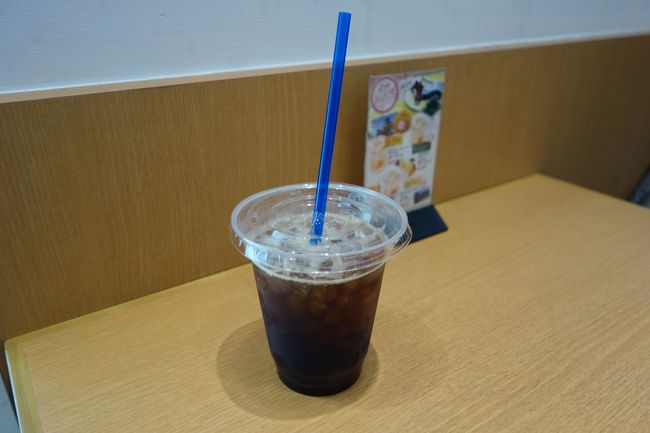 お酒は秋田についてからのお楽しみ．<br />アイスコーヒーをいただきました．