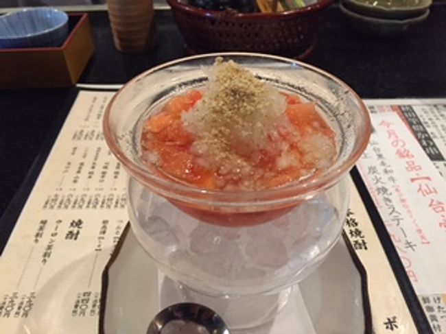 地酒の旅なのに，飲んだお酒の写真を撮り忘れ（TДT|||）<br />カウンター席だったのと，普段あまり写真を撮らないせいです．<br />これはトマトの三杯酢．<br />こんなおしゃれだと思わなかったので驚いた！<br />そしておいしい．