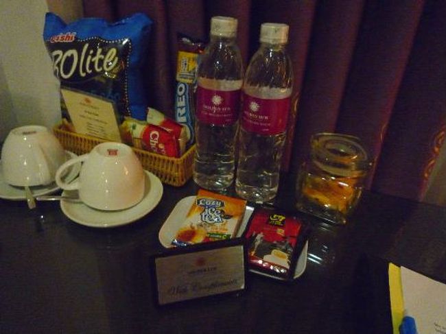 お菓子は有料ですがミネラルウォーターや、ベトナムコーヒーは無料。冷蔵庫もあり、近くにコンビニもあってビールを買って飲みました。