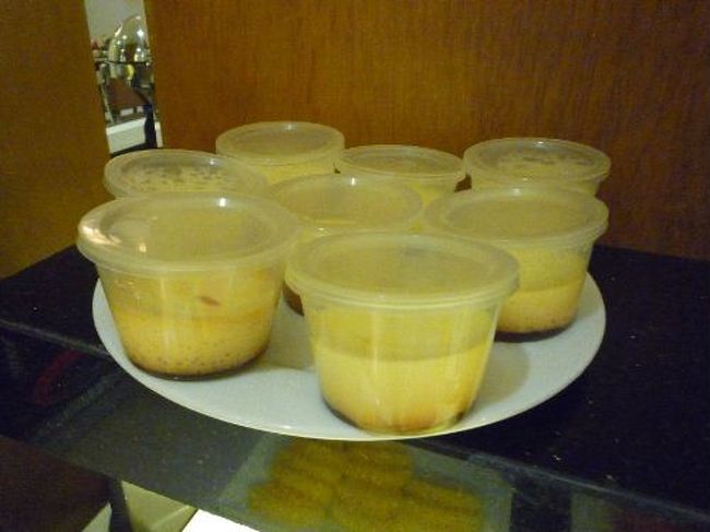 デザートからチェック。ベトナムの卵プリンは美味しいんですよ。