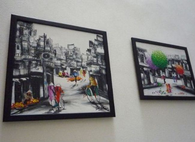 さぁ売切れで有名のフォー屋さんまで急ぎます。朝から蒸していますがホーチミンほど暑くありません。<br /><br />雲行きか怪しく、フロントの男性に傘を持って行くよう渡されたのが1直線で大きなゴルフ傘。かなり邪魔になりました。