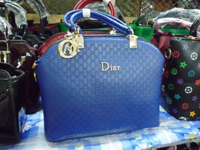 おしいなぁ！！<br />GUCCI柄にロゴがDiorじゃなくてDiar(笑)