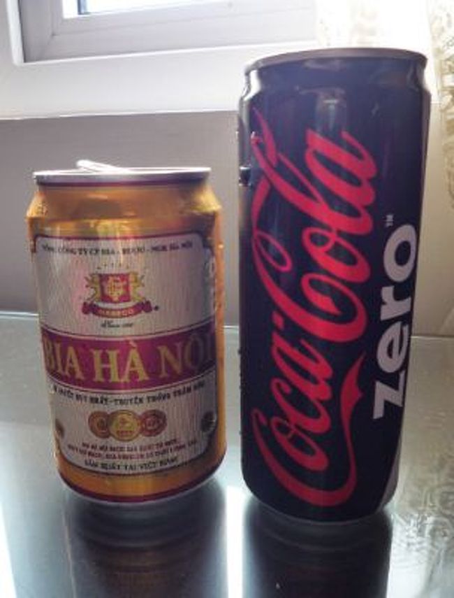 昼前になると蒸したじっとりした気候に。南部のホーチミンよりは暑くないですが、喉が乾きミニスーパーで飲み物を調達。<br />ビールとコーラで200円、安い。