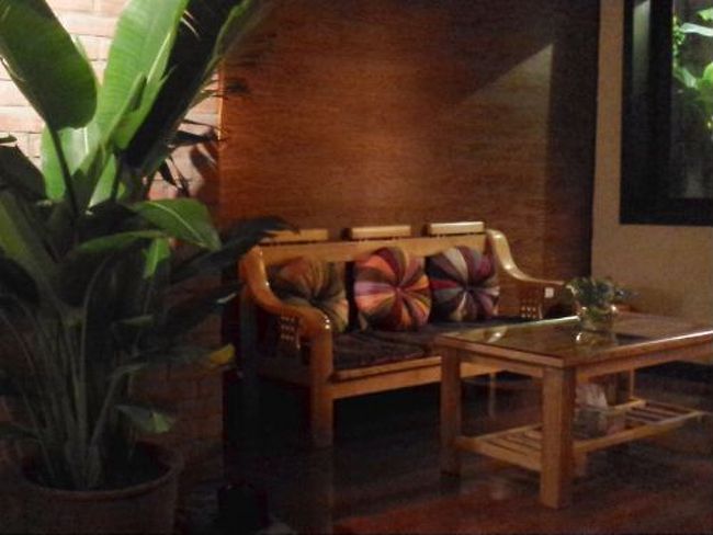 店内はレモングラスの良い香りが。とてもキレイなお店で、日本人もたくさん。<br />メニューもたくさんあり、ボディとフェイシャルのセットプランに。<br />3時間以上で$80と大変お得でした。<br /><br />フラワーバスやジャクジー、ミストサウナもあり実際は4時間楽しめました。