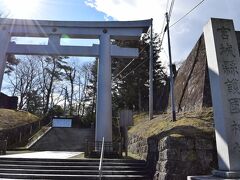 出発するとバスは青葉通りを進み、途中、瑞鳳殿を経由して、１８分ほどで仙台城跡に到着しました。

地下鉄の国際センター駅からも歩ける距離ですが、結構な登り（歩道あり）なので、お子様連れはバスがいいかもしれません。