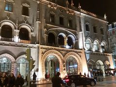 夜のロシオ駅。素敵な駅舎。