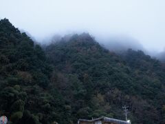 絵になる三江線♪

タイトル『山間の駅に止まる早朝の三江線』

ミラーが切れているので、２０点くらいです。