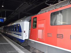 ３か国の車両を連結した国際列車でドイツのハンブルクに向かいます。