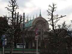 市場に行く前に、築地本願寺を覗いてみよう。