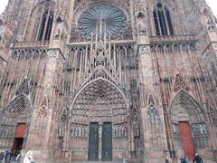 ストラスブールのノートルダム大聖堂。
いかにもゴシックな感じがする。