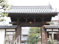 高台の頂上は神社があります。