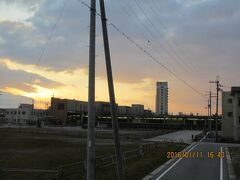 16:35  米原駅着

　　　駅の周辺は驚く程、静か。

　　　あんまり高い建物が無い。