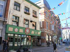 ルーヴェンのビールは14世紀からの歴史があるそうです。

BROUWHUIS DOMUS
「ドムス醸造所」直営のカフェ。