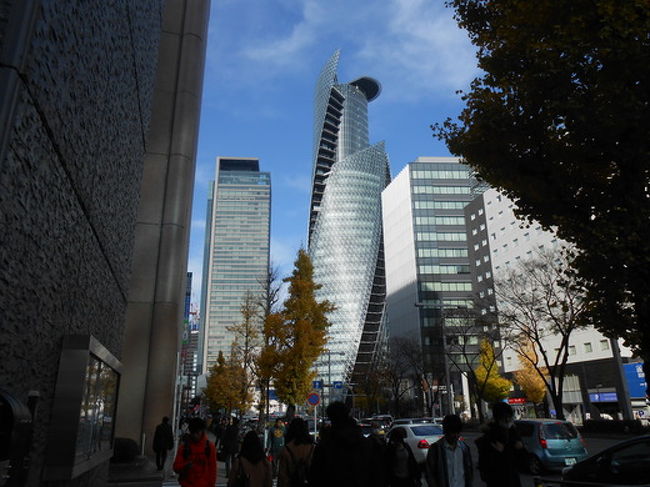 バスを降りて、名古屋駅まで15分程度歩きます。<br />三大都市圏だけあって、名古屋はやはり大都会ですね。<br />