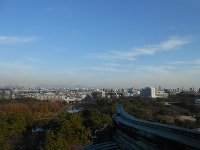 階段を上がっていきます。<br />なかなか急な階段で厚着だったので暑い暑い！<br /><br />スッキリとした晴れだっとので、綺麗な名古屋の街を望めました。<br />