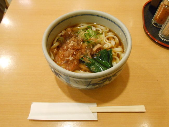 1番スタンダードなきしめんを注文。<br />きしめんは初めて食べましたが、思ったよりずっとあっさりしていて好みの味でした！<br />