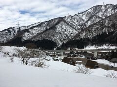 09:49

高岡駅前から乗ったバスを「合掌の里」停留所で降りました。