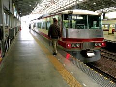 16:46

ここで初めてecomycaを使います。地鉄電車で滑川駅まで行くのですが、ちょうど運よく、元レッドアローに乗ることになりました。