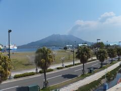 やって来ました鹿児島！
噴火を望みながら海沿いへ向かいます。