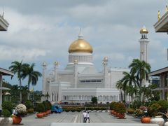 ブルネイに来たらまずはこのオールドモスクでしょう！
正式名称オマール・アリ・サイフディン・モスク。
