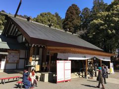 偕楽園に併設されている常磐神社です。こちらには、義公（光圀公）と烈公（斉昭公）の御霊を祀っています。
神社の敷地内にある義烈館には二人に所縁のある品々が展示されています。