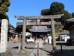 本町稲荷神社は、本門寺に参詣するための車道・車坂の袂にあります。本門寺は節分追儺式で大変な賑わいでしたが、山麓にある神社は静かでした。
